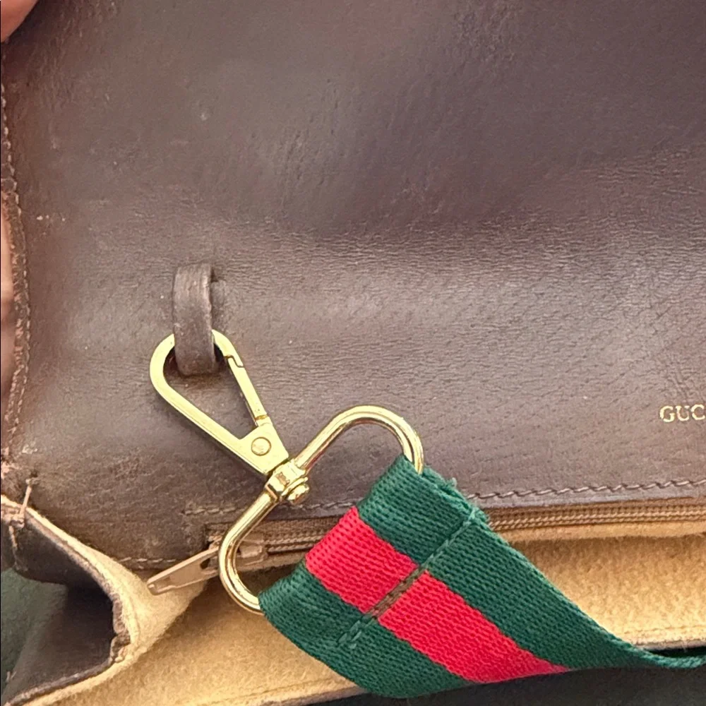 💚♥️Gucci Envelope Crossbody Bag with Brown Leather and Green-Red Web Strap - Picture 14 of 16
